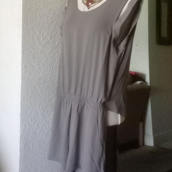 Clothes - Picture 4 of 4